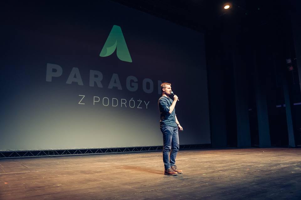 Patryk Świątek prowadzący wykład geograficzny